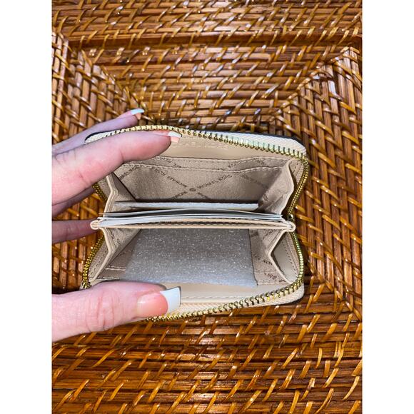 NWT $158 Jet Set Travel Michael Kors Zip Wristlet Buff Nude Cream Card Slots - Picture 3 of 8